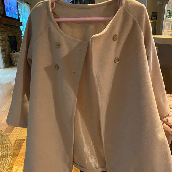 Light fall coat perfect for photos! - Picture 2 of 2